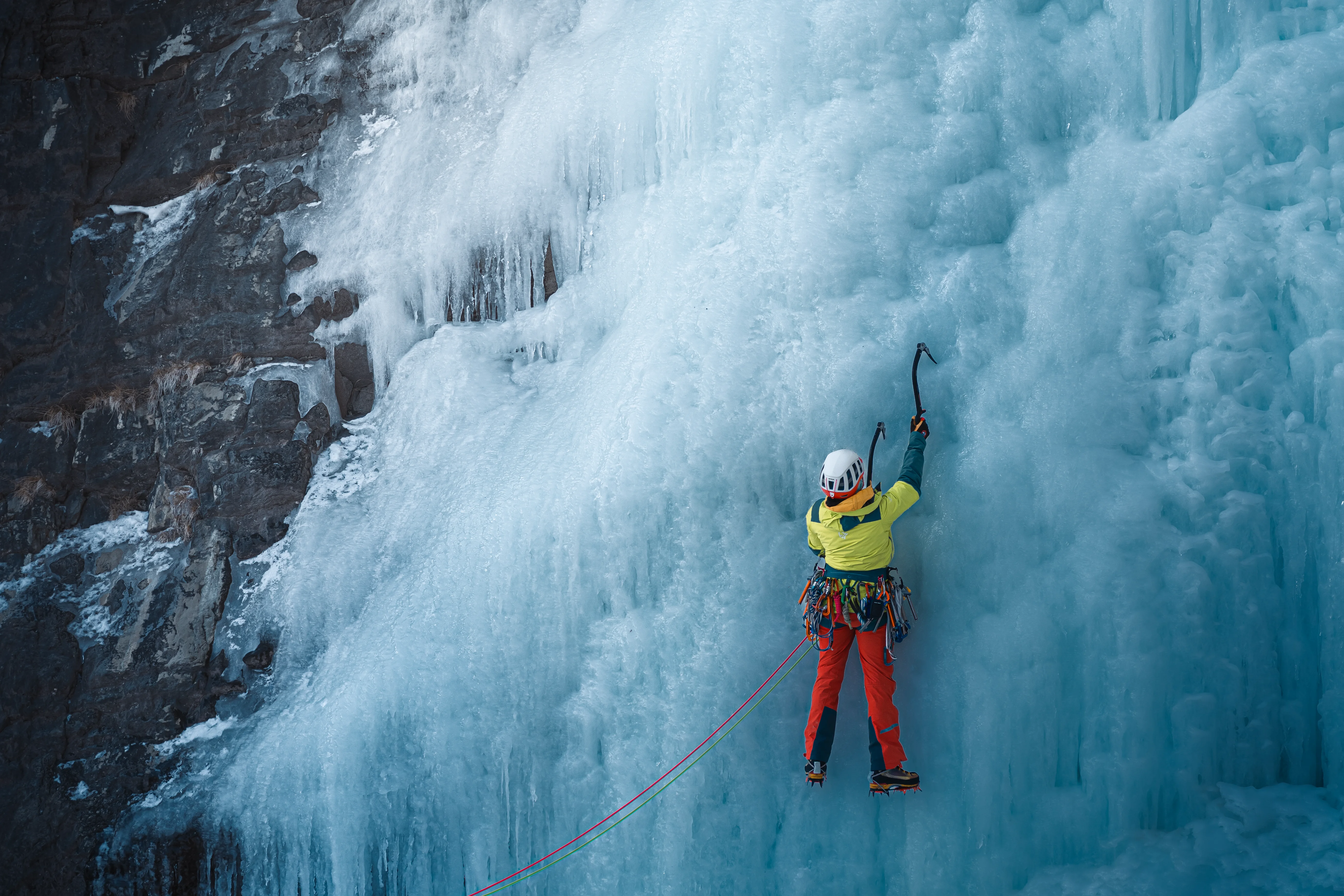 Leonardo_Iezzi_Ice_Climbing_photography (10)