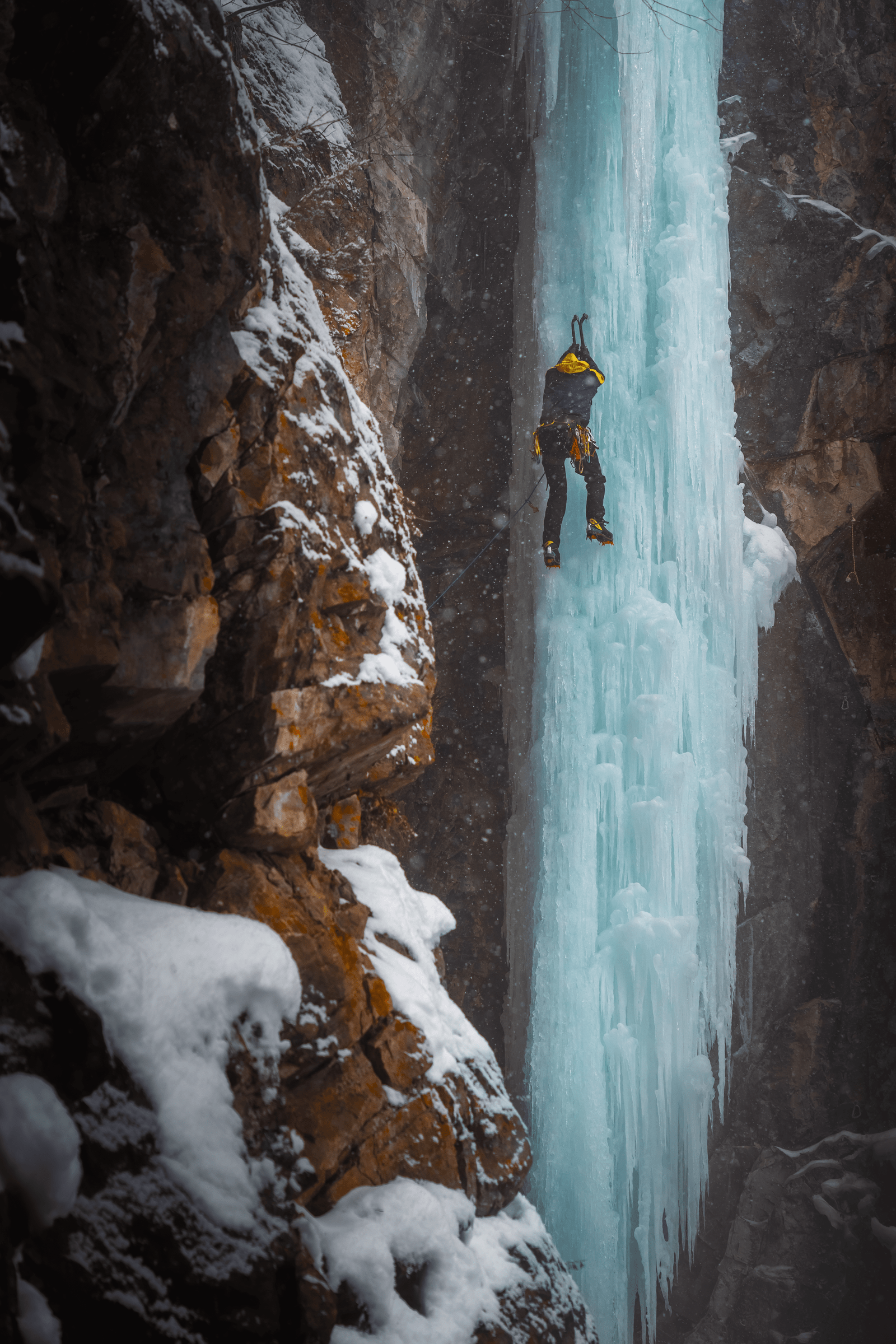 Leonardo_Iezzi_Ice_Climbing_photography (17)