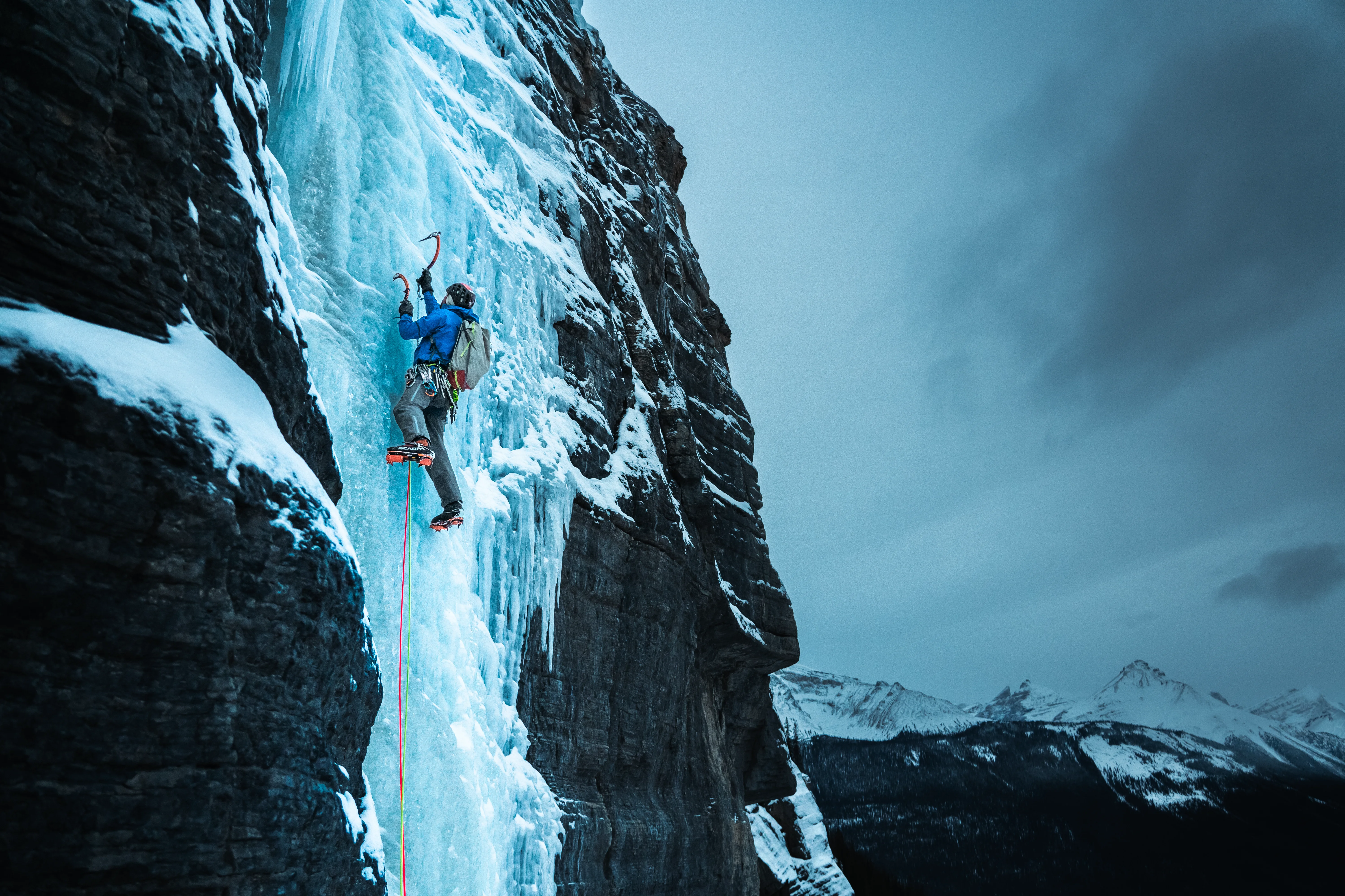 Leonardo_Iezzi_Ice_Climbing_photography (2)