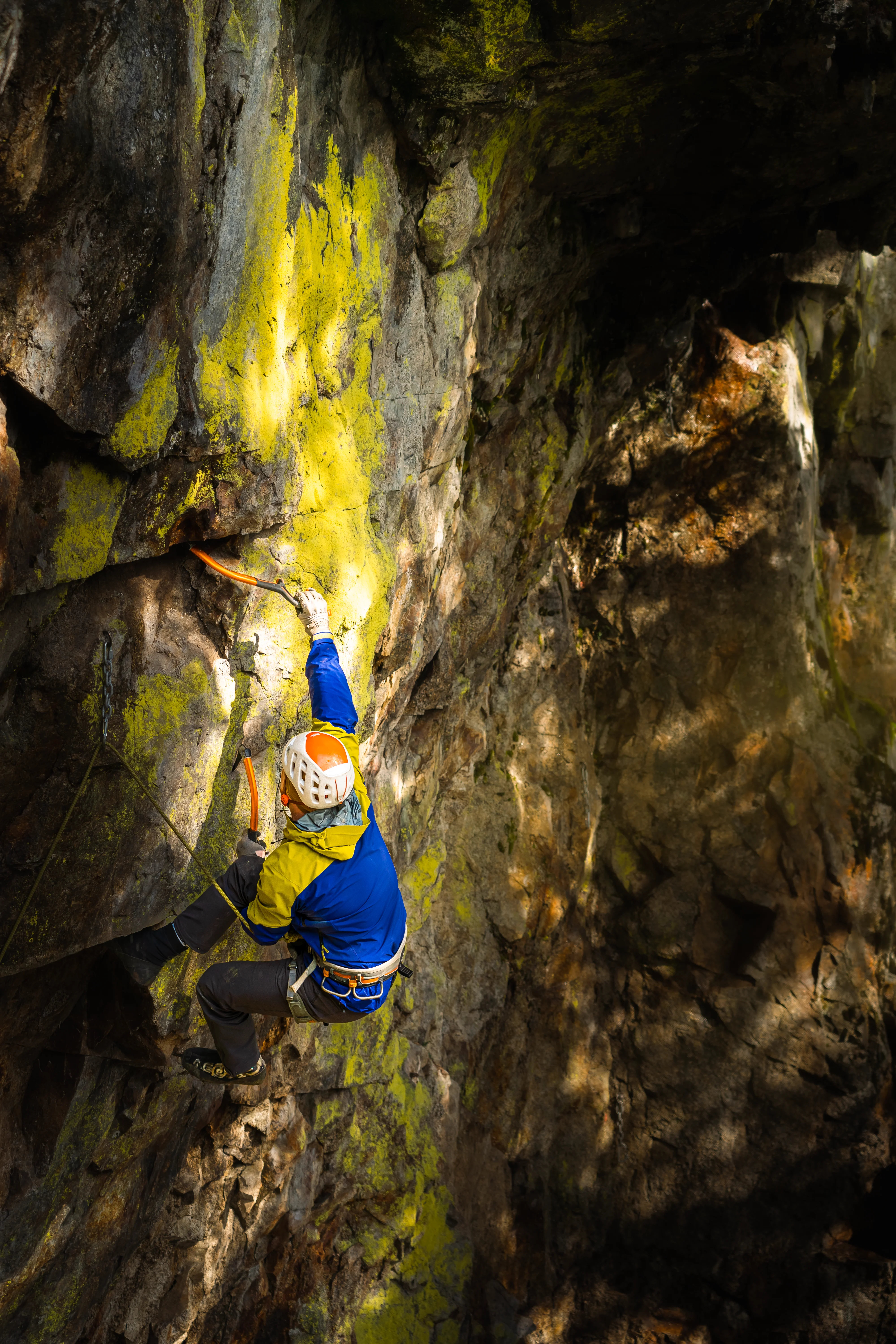 Leonardo_Iezzi_Ice_Climbing_photography (23)