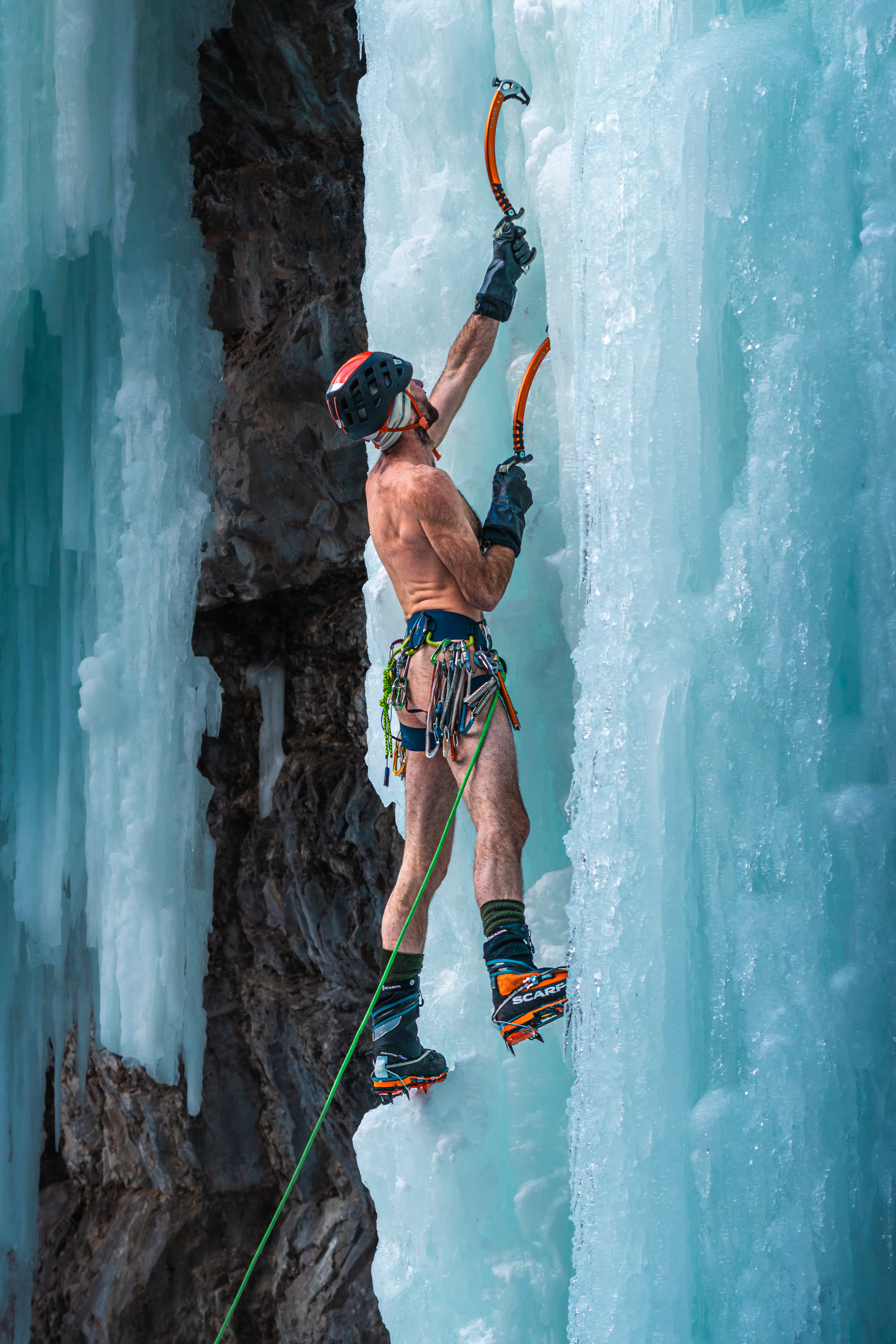 Leonardo_Iezzi_Ice_Climbing_photography (4)