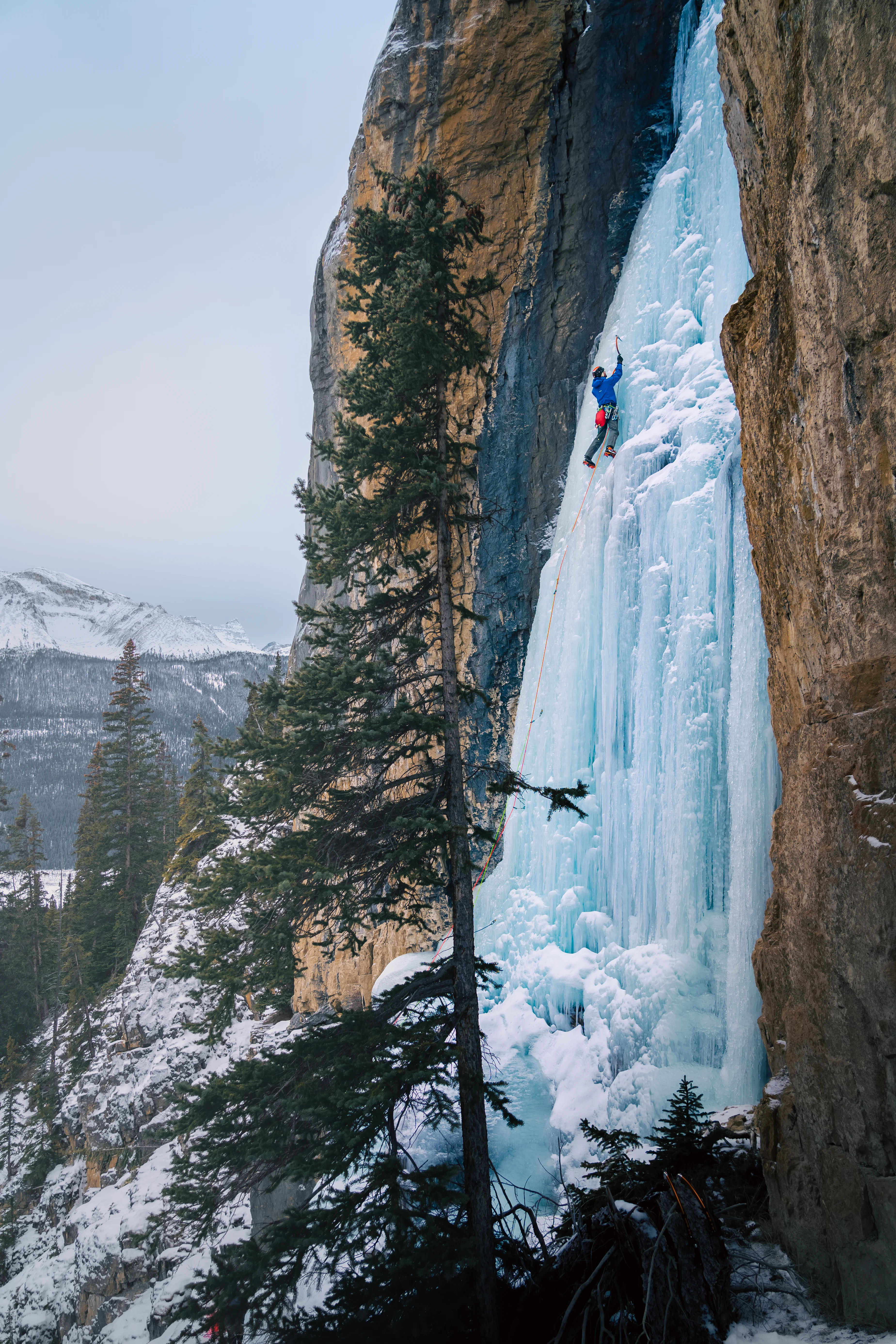 Leonardo_Iezzi_Ice_Climbing_photography (8)