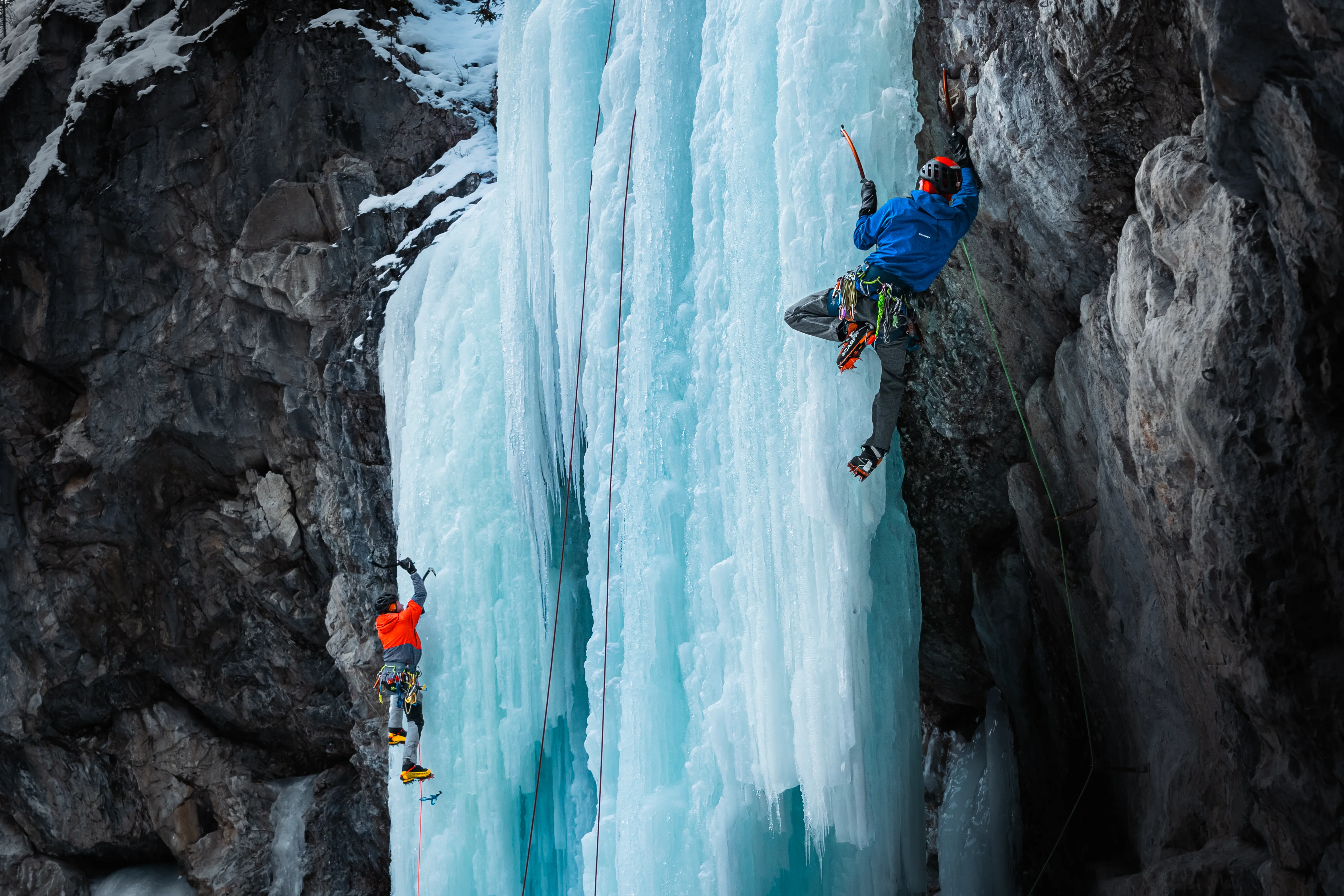 Leonardo_Iezzi_Ice_Climbing_photography (9)