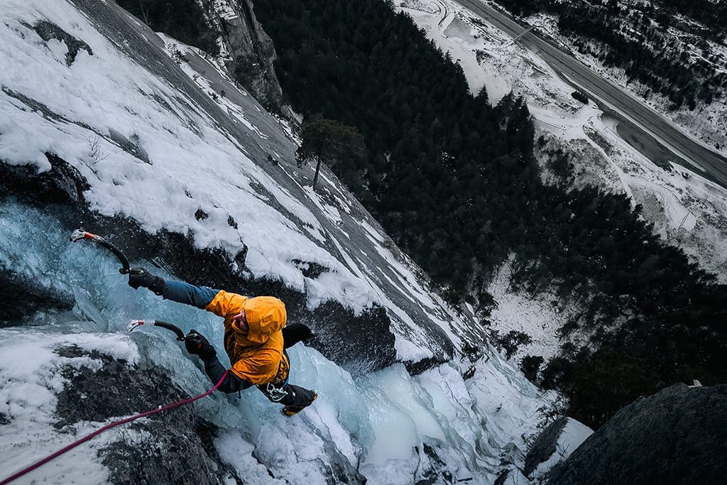 Leonardo_Iezzi_Upper_Black_Dyke_Ice_Clibming_Squamish_01